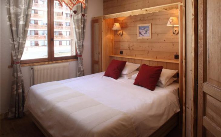 Chalet Naomi, Alpe D'Huez, Double Bedroom